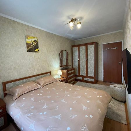 3-Х Комнатная Квартира В 5 Микр 104 Серии 4/4 Bishkek Exterior foto